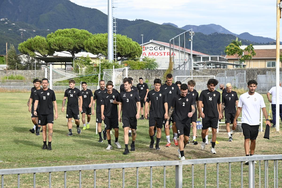 Il grido della Massese: “Società senza campo. Niente aiuti dalla città per la sua squadra”