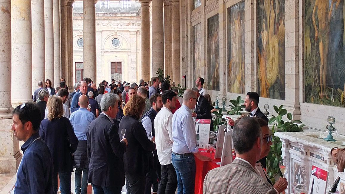 Una manifestazione legata allo champagne allo stabilimento Tettuccio Una manifestazione legata allo champagne allo stabilimento Tettuccio