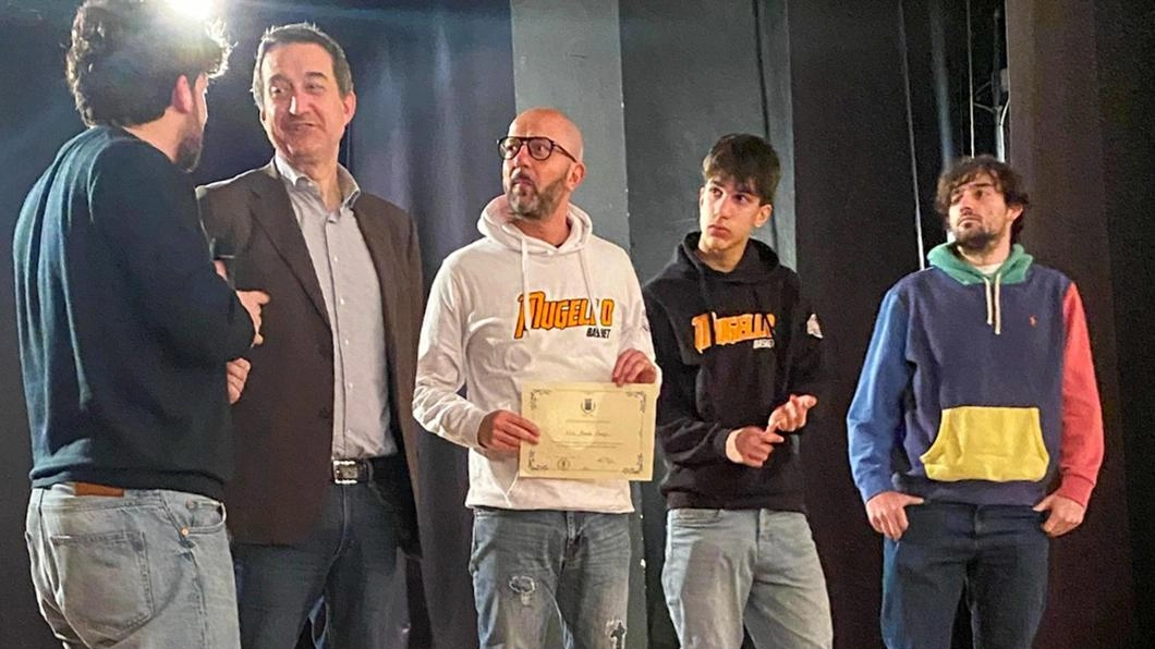 Nei giorni scorsi al teatro Giotto si è tenuta la serata ’Stelle di Vicchio’, pensata dall’amministrazione comunale per dare... Nei giorni scorsi al teatro Giotto si è tenuta la serata ’Stelle di Vicchio’, pensata dall’amministrazione comunale per dare...