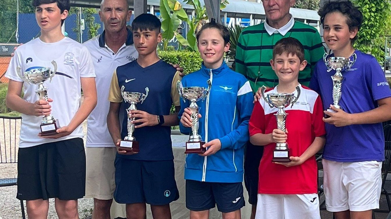 I vincitori del torneo giovanile di tennis ospitato al Tc Raffaelli del Forte I vincitori del torneo giovanile di tennis ospitato al Tc Raffaelli del Forte