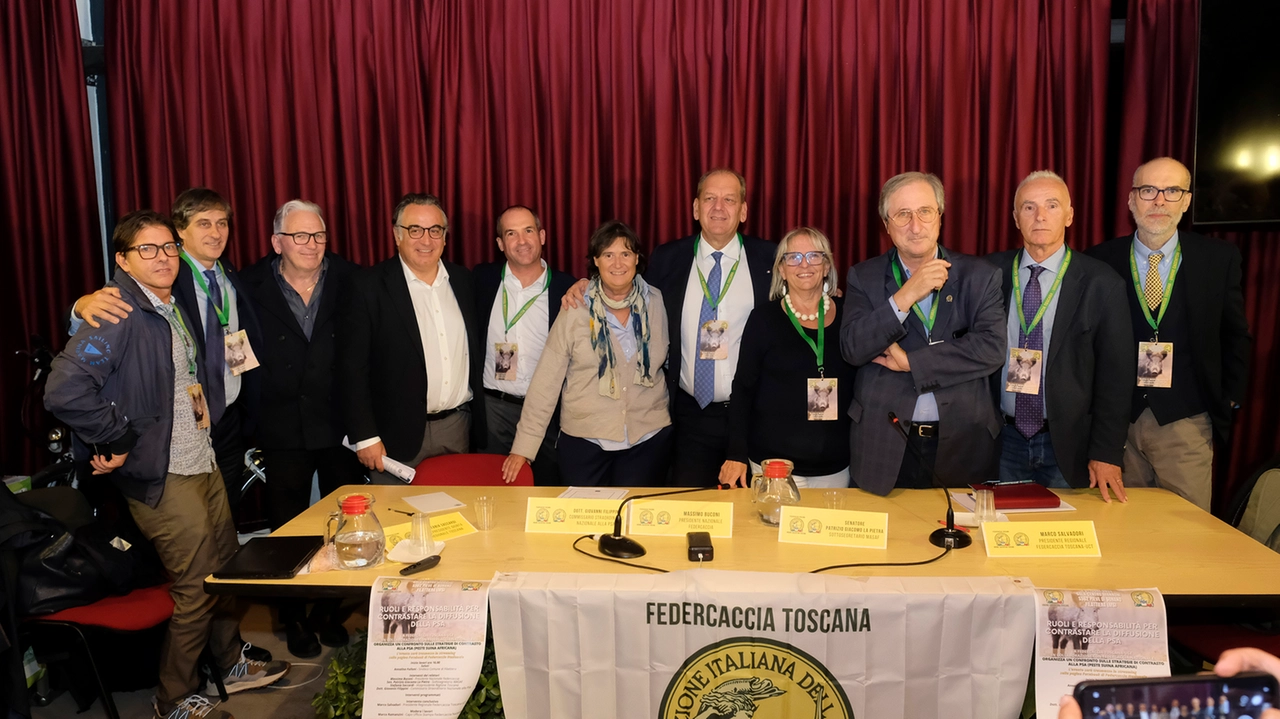 Un gruppo di partecipanti al convegno di Filattiera sui ruoli e sulle responsabilità nel contrasto alla diffusione della peste suina (Foto Pasquali) Un gruppo di partecipanti al convegno di Filattiera sui ruoli e sulle responsabilità nel contrasto alla diffusione della peste suina (Foto Pasquali)