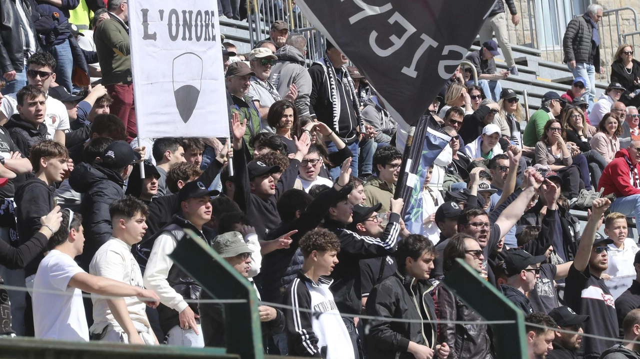Ci siamo! Comincia oggi l’avventura della Robur 2025-26. Raduno, allenamento allo stadio e prime parole dei protagonisti. Insomma come ogni... Ci siamo! Comincia oggi l’avventura della Robur 2025-26. Raduno, allenamento allo stadio e prime parole dei protagonisti. Insomma come ogni...