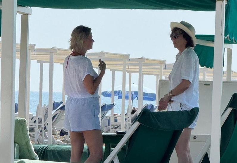 Feste, brindisi e gossip. Ferragosto hot nei lidi. Al Forte maxi cene e vip. Nannini ’paparazzata’