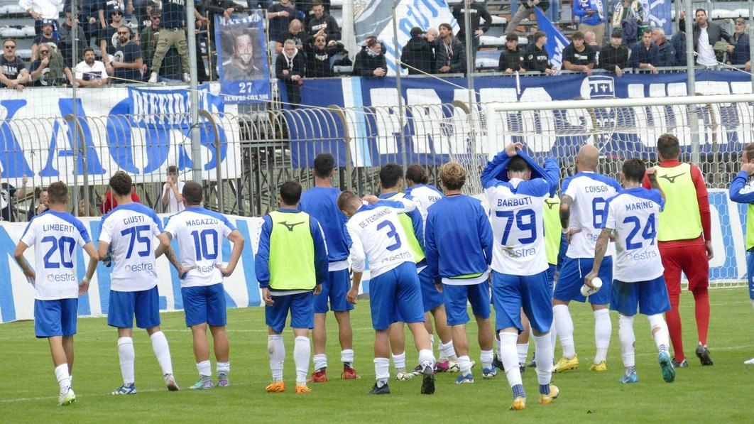 Il Piacenza affronta il Prato in Serie D con nuove speranze grazie al cambio in panchina. Carmine Parlato subentra a Stefano Rossini per guidare la squadra verso i playoff, puntando sul bomber Giorgio Recino. Il Piacenza affronta il Prato in Serie D con nuove speranze grazie al cambio in panchina. Carmine Parlato subentra a Stefano Rossini per guidare la squadra verso i playoff, puntando sul bomber Giorgio Recino.