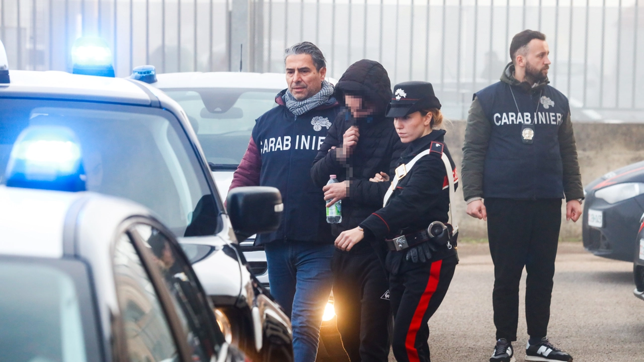 Non sarebbe stato lui il protagonista di un alterco in discoteca. Le sue ultime parole: "Non c’entro nulla". Intanto salgono a cinque. gli arrestati per l’aggressione costata la vita al 17enne di Certaldo. Non sarebbe stato lui il protagonista di un alterco in discoteca. Le sue ultime parole: "Non c’entro nulla". Intanto salgono a cinque. gli arrestati per l’aggressione costata la vita al 17enne di Certaldo.