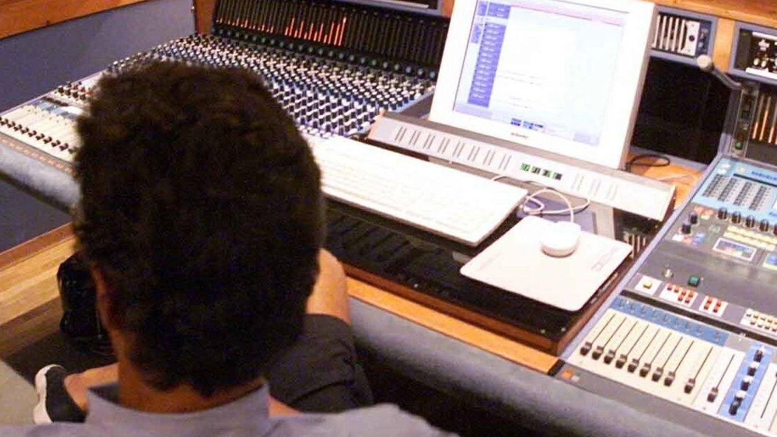 A Pisa due corsi gratuiti nel settore audiovisivo, rivolti a maggiorenni disoccupati o inattivi che desiderano specializzarsi nella postproduzione video... A Pisa due corsi gratuiti nel settore audiovisivo, rivolti a maggiorenni disoccupati o inattivi che desiderano specializzarsi nella postproduzione video...