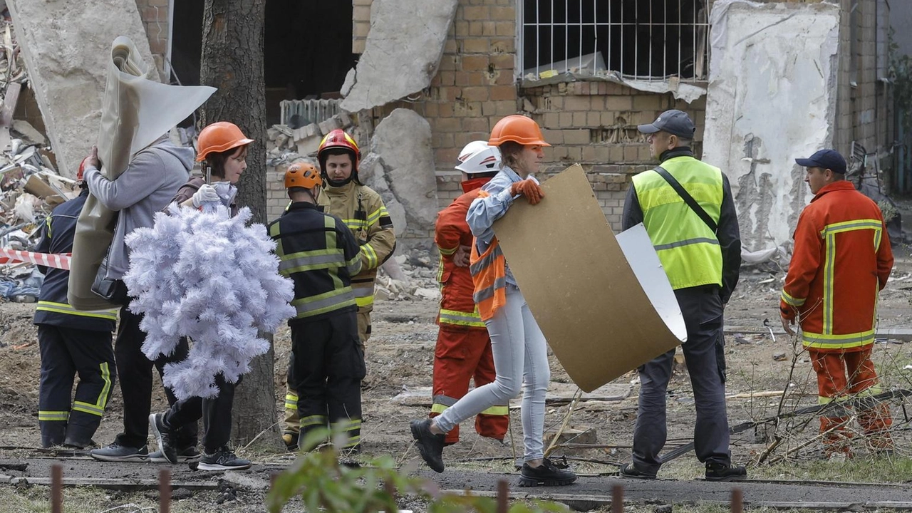 Le autorità parlano di un 'attacco combinato su larga scala' Le autorità parlano di un 'attacco combinato su larga scala'