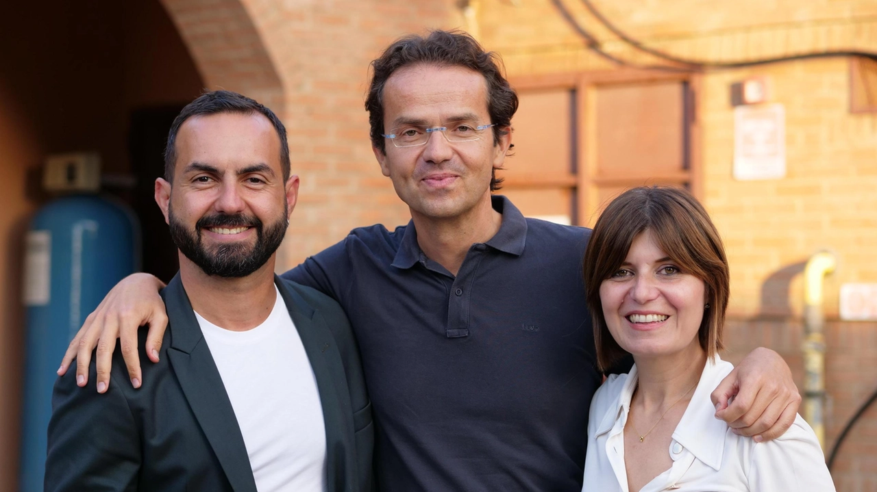 Il Pd ha presentato al pubblico, lanciando la campagna elettorale per le regionali, i suoi candidati a Iano: da... Il Pd ha presentato al pubblico, lanciando la campagna elettorale per le regionali, i suoi candidati a Iano: da...