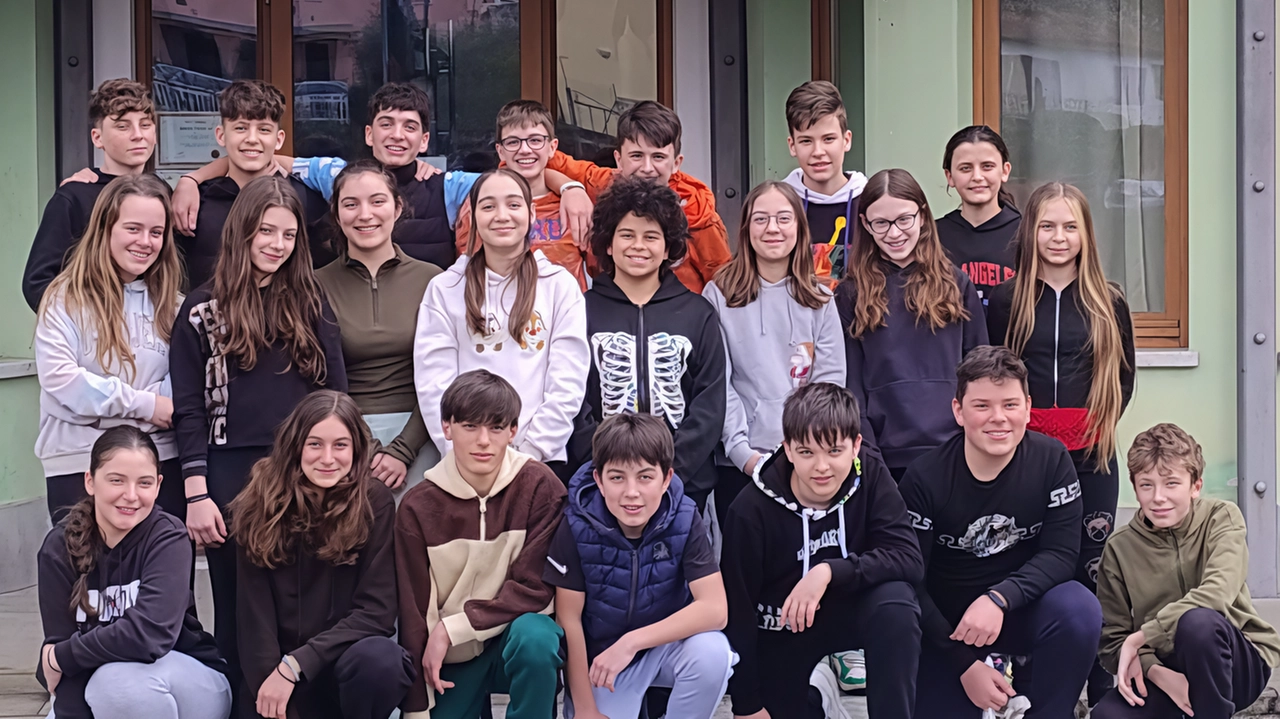 I ragazzi della classe seconda della scuola media ’Alighieri’ di Arpiola
