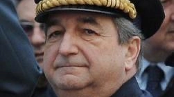 Il generale Nello Barale era originario di Torino, ma da oltre 40 anni viveva a Viareggio. Protagonista di numerose missioni dell’aeronautica italiana, ha lasciato un segno indelebile. Lascia la moglie e due figli Il generale Nello Barale era originario di Torino, ma da oltre 40 anni viveva a Viareggio. Protagonista di numerose missioni dell’aeronautica italiana, ha lasciato un segno indelebile. Lascia la moglie e due figli