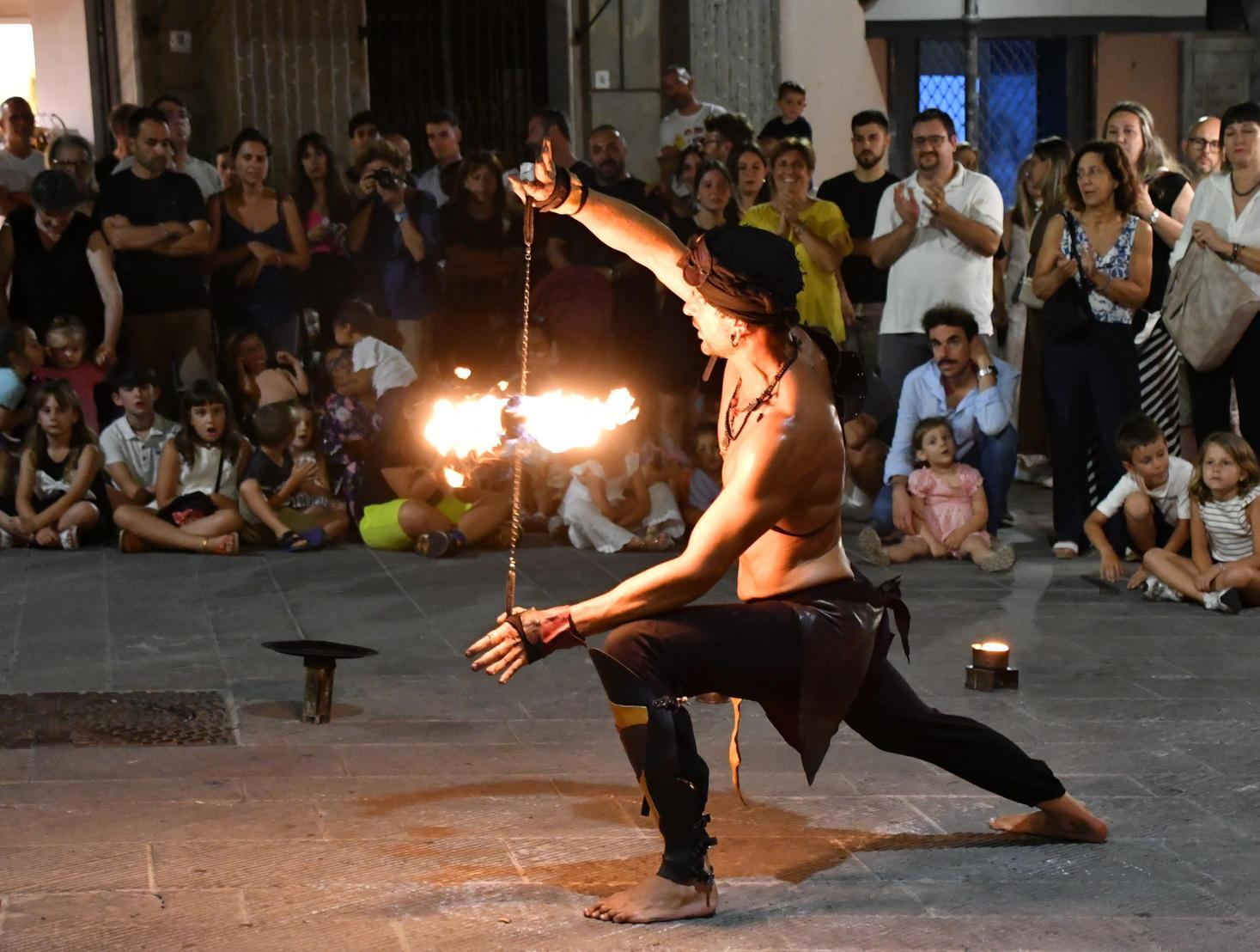 magia tamburi e giocoleria successo per la 8217notte magica8217