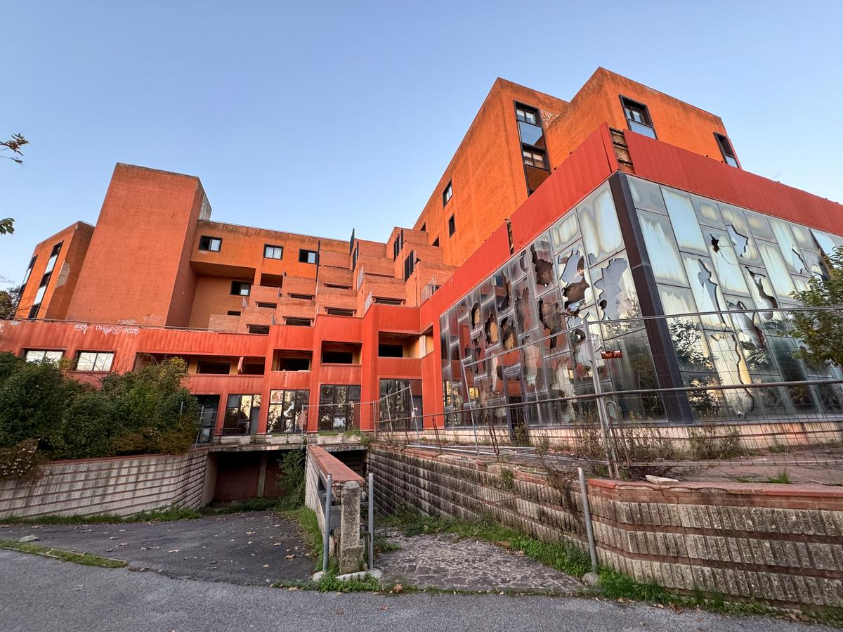 Appello sull’ecomostro: “I candidati alle regionali parlino dell’ex Paradiso” Appello sull’ecomostro: “I candidati alle regionali parlino dell’ex Paradiso”