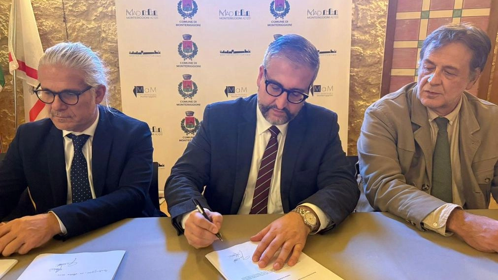 La firma del protocollo tra Comune di Monteriggioni e Soprintendenza La firma del protocollo tra Comune di Monteriggioni e Soprintendenza