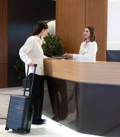 https://www.lanazione.it/image-service/view/acePublic/alias/contentid/NzcwZGY0NWEtOGM3Ny00/0/hotel-aumenti-record-no-i-dati-vanno-spiegati.jpeg?f=1.91:1&w=1200