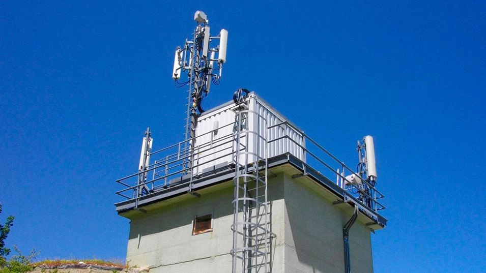 Iliad e Open Fiber potenziano la rete a Camaiore con nuove infrastrutture. Richieste di lavori per migliorare la telefonia mobile e la fibra ottica, in attesa di approvazioni istituzionali.