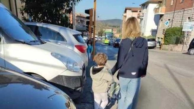 Ancora una volta la città si trova a fare i conti con l’assenza di marciapiedi e di strade a misura... Ancora una volta la città si trova a fare i conti con l’assenza di marciapiedi e di strade a misura...