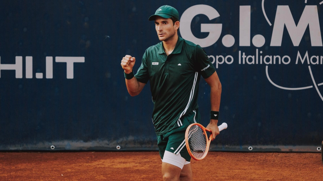 Il tennista perugino Francesco Passaro Successo al debutto, sale l’attesa per oggi (foto Yuri Serafini) Il tennista perugino Francesco Passaro Successo al debutto, sale l’attesa per oggi (foto Yuri Serafini)