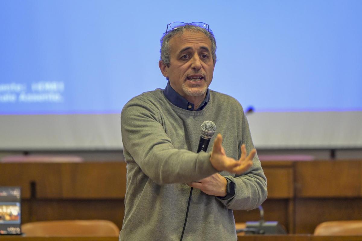 calano gli studenti non i problemi via 115 cattedre mancano bidelli e un professore su tre sar224 precario