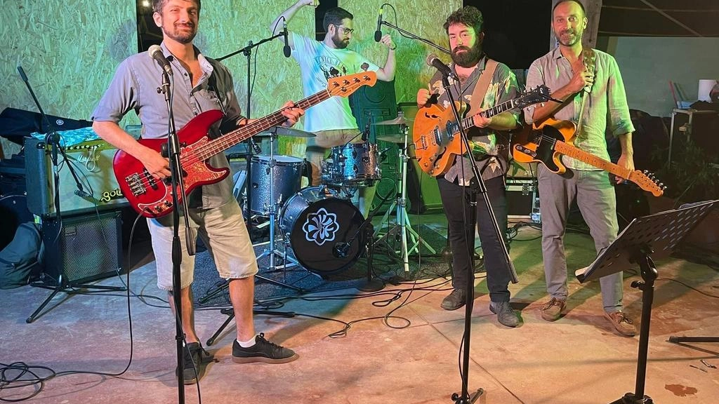 Domani sera intrattenimento dj set e buon cibo. Concerto del gruppo "The Shocks!". Domani sera intrattenimento dj set e buon cibo. Concerto del gruppo "The Shocks!".