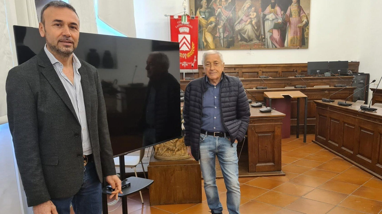 Nuovo look per la sala consiliare del Comune di Lastra a Signa, oggetto nelle ultime settimane di alcuni lavori di ammodernamento