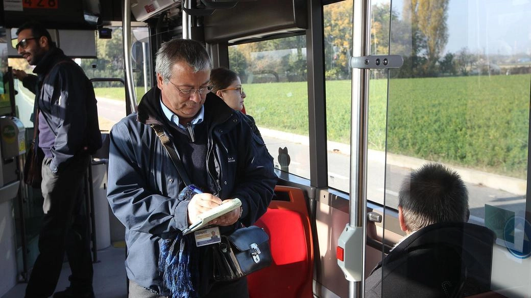 Autobus, la lotta ai ’portoghesi’. Ben 4 passeggeri su 100 non pagano. In un anno elevate 23mila multe