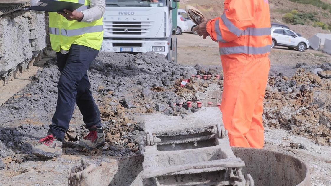 Strade, cantieri e barricate. Finanziamenti incerti e 1200 Km da collegare
