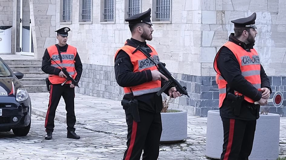 Pontremoli nel mirino della microcriminalità. Più di 500 residenti registrati sul canale per le segnalazioni. Lecchini: "Lo sforzo prodotto dall’Arma è a un livello mai visto sul territorio per tutelare la popolazione" . Pontremoli nel mirino della microcriminalità. Più di 500 residenti registrati sul canale per le segnalazioni. Lecchini: "Lo sforzo prodotto dall’Arma è a un livello mai visto sul territorio per tutelare la popolazione" .