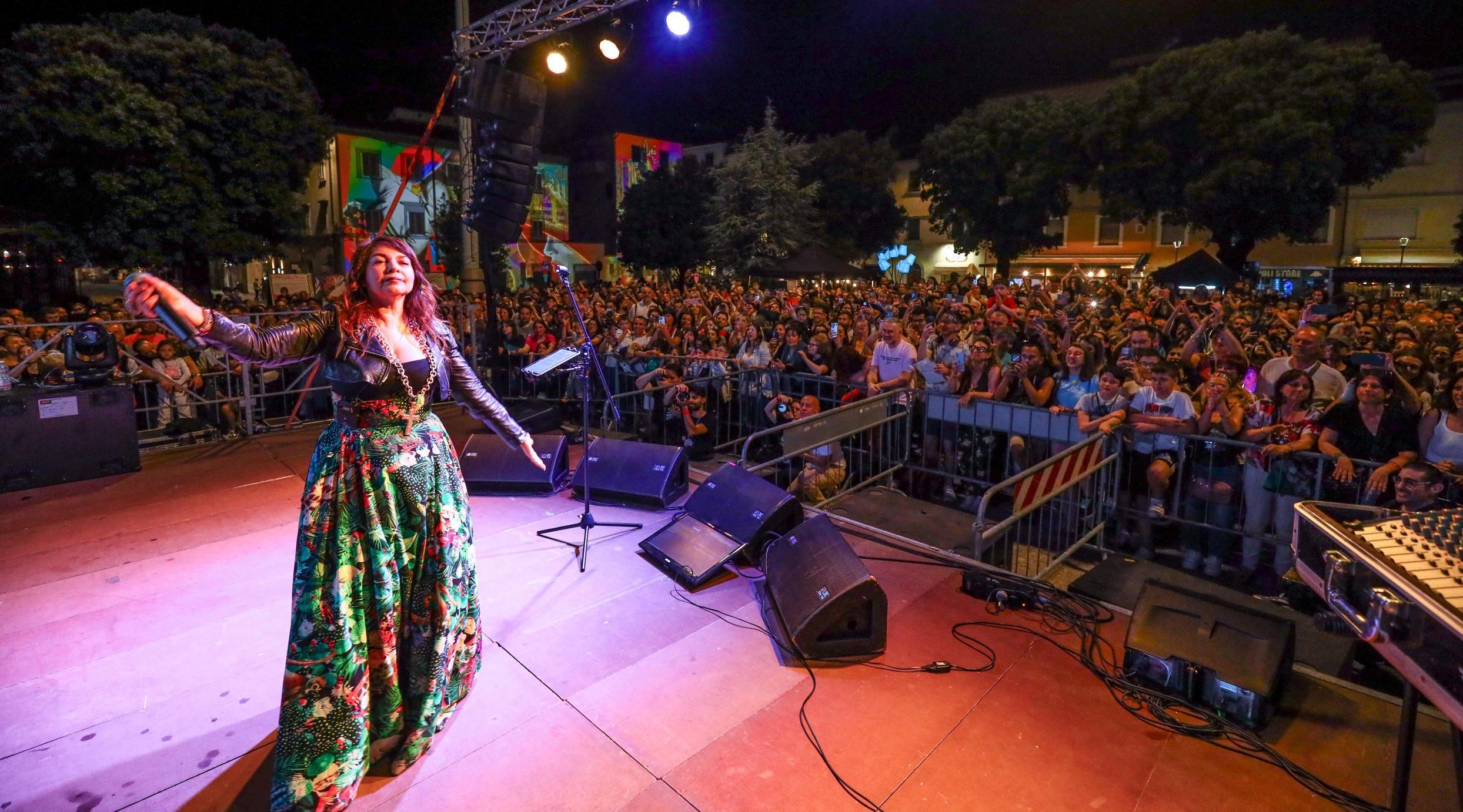 “Ludicomix“, 20 anni di fantasia. Piazza piena per Cristina D’Avena “Ludicomix“, 20 anni di fantasia. Piazza piena per Cristina D’Avena