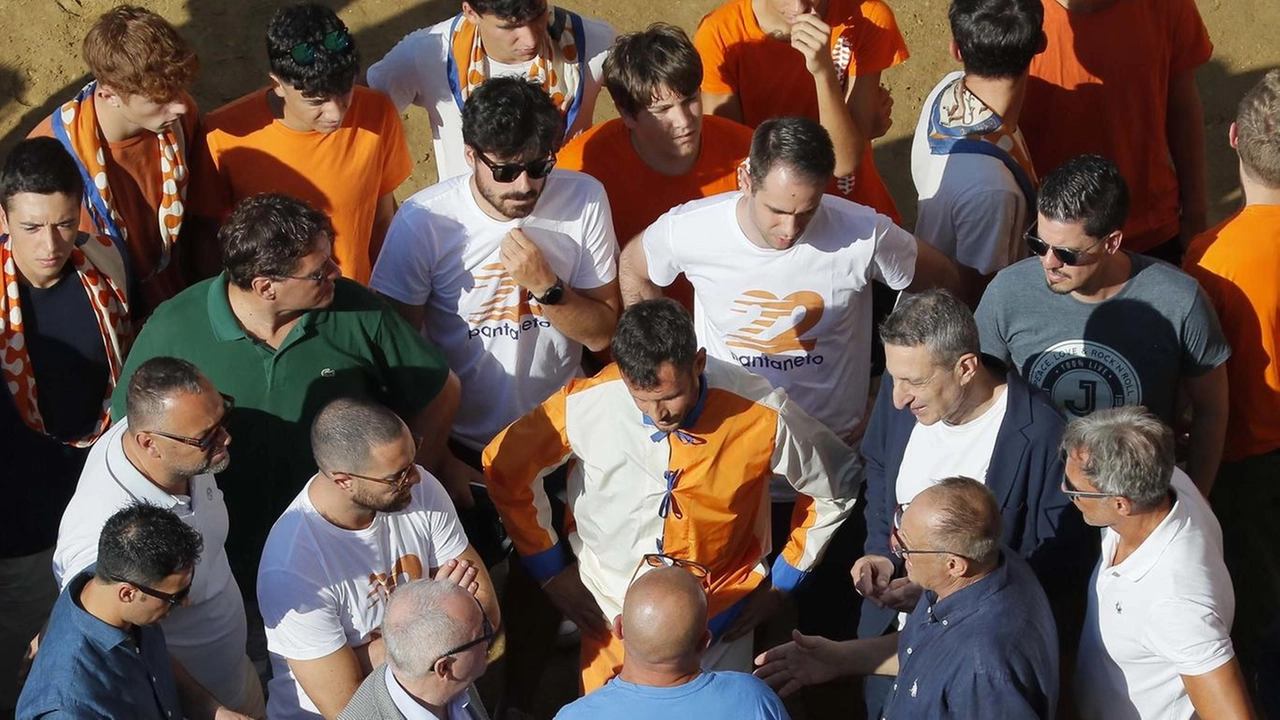 Il capitano del Leocorno a carte coperte: "Il nostro Palio si delinea il 13". Da chi monta a cavallo pretende trasparenza, niente doppia faccia. "Brigante ha corso qui tre volte, buoni rapporti con Turbine e Grandine". Il capitano del Leocorno a carte coperte: "Il nostro Palio si delinea il 13". Da chi monta a cavallo pretende trasparenza, niente doppia faccia. "Brigante ha corso qui tre volte, buoni rapporti con Turbine e Grandine".