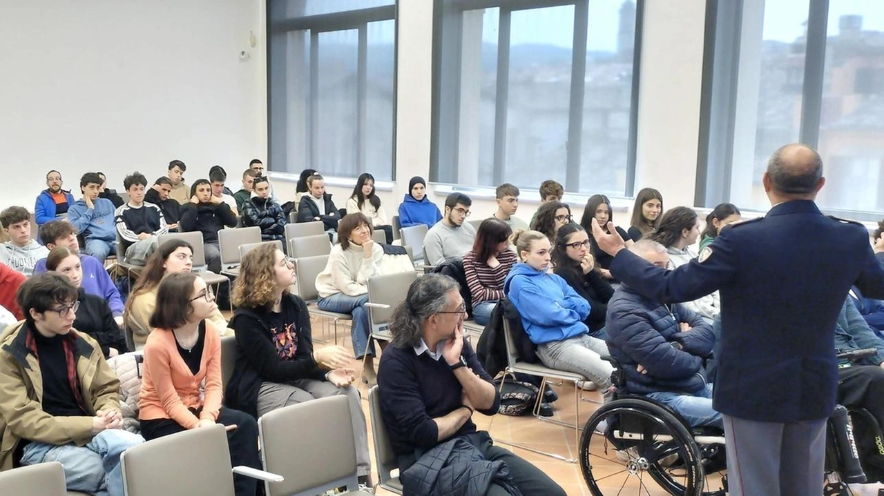 Uno degli incontri che si sono svolti nelle scuole dell’Altotevere