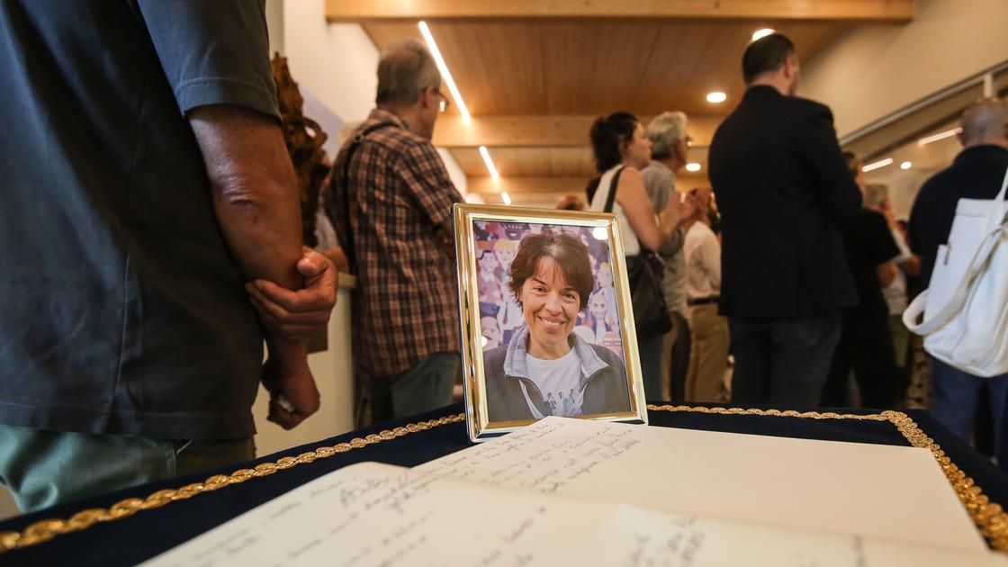 La cerimonia di commiato per Laura Santi: “Si è battuta per la libertà sua e degli altri” La cerimonia di commiato per Laura Santi: “Si è battuta per la libertà sua e degli altri”