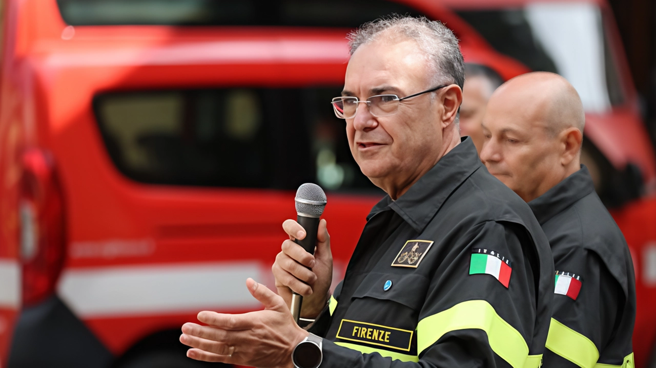 Luigi Gentiluomo è il nuovo Comandante provinciale dei vigili del fuoco di Firenze, con esperienza in varie sedi e un background in ingegneria civile. Luigi Gentiluomo è il nuovo Comandante provinciale dei vigili del fuoco di Firenze, con esperienza in varie sedi e un background in ingegneria civile.