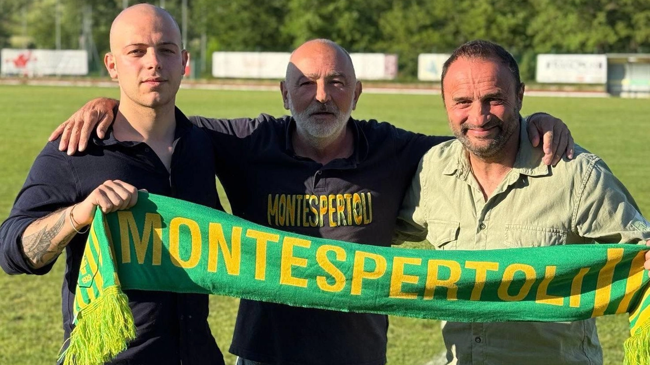 Da sinistra: il direttore sportivo Niccolò Tanini, il presidente Luca Marchetti e l’allenatore Gianluigi Sarti del Montespertoli Da sinistra: il direttore sportivo Niccolò Tanini, il presidente Luca Marchetti e l’allenatore Gianluigi Sarti del Montespertoli