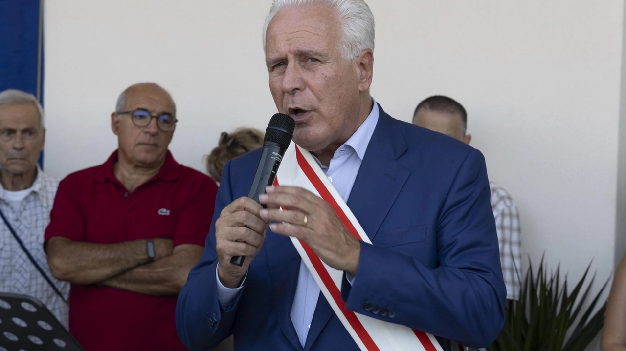 La scelta di campo (largo) del capogruppo che scuote la maggioranza