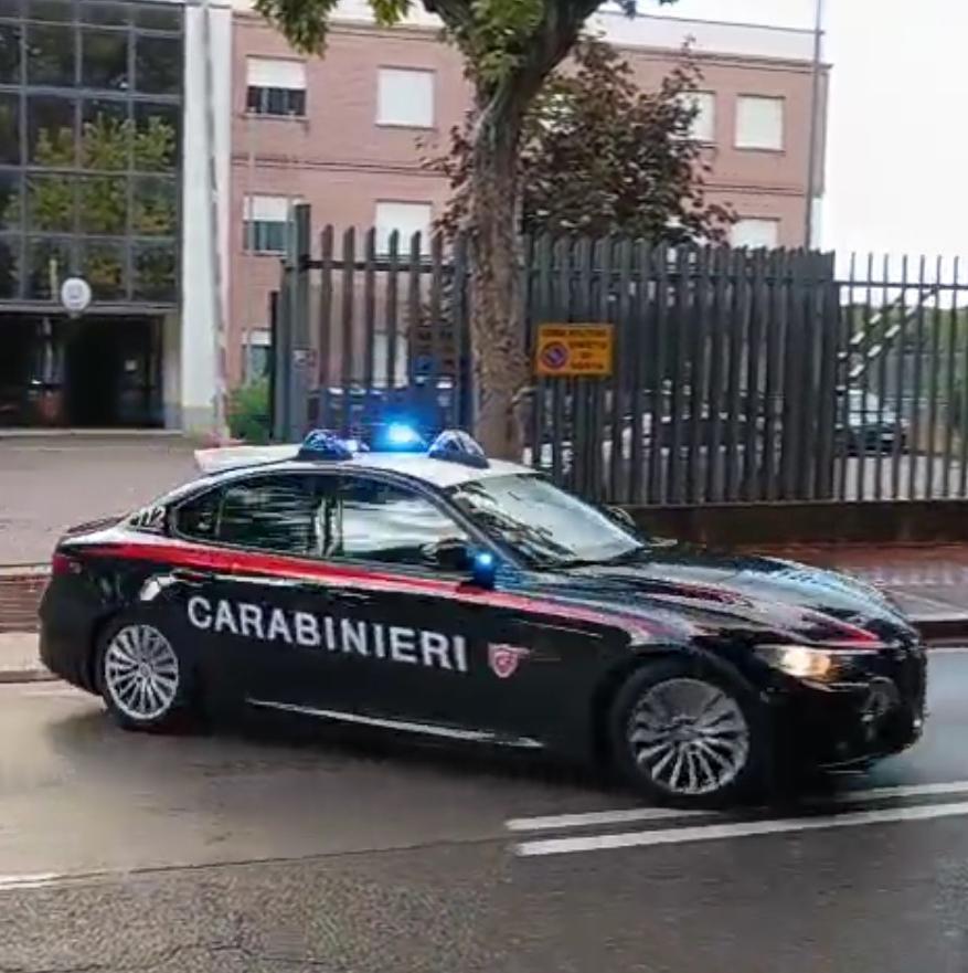 Aggredito al bancomat. Individuato il branco. Nei guai anche un minore