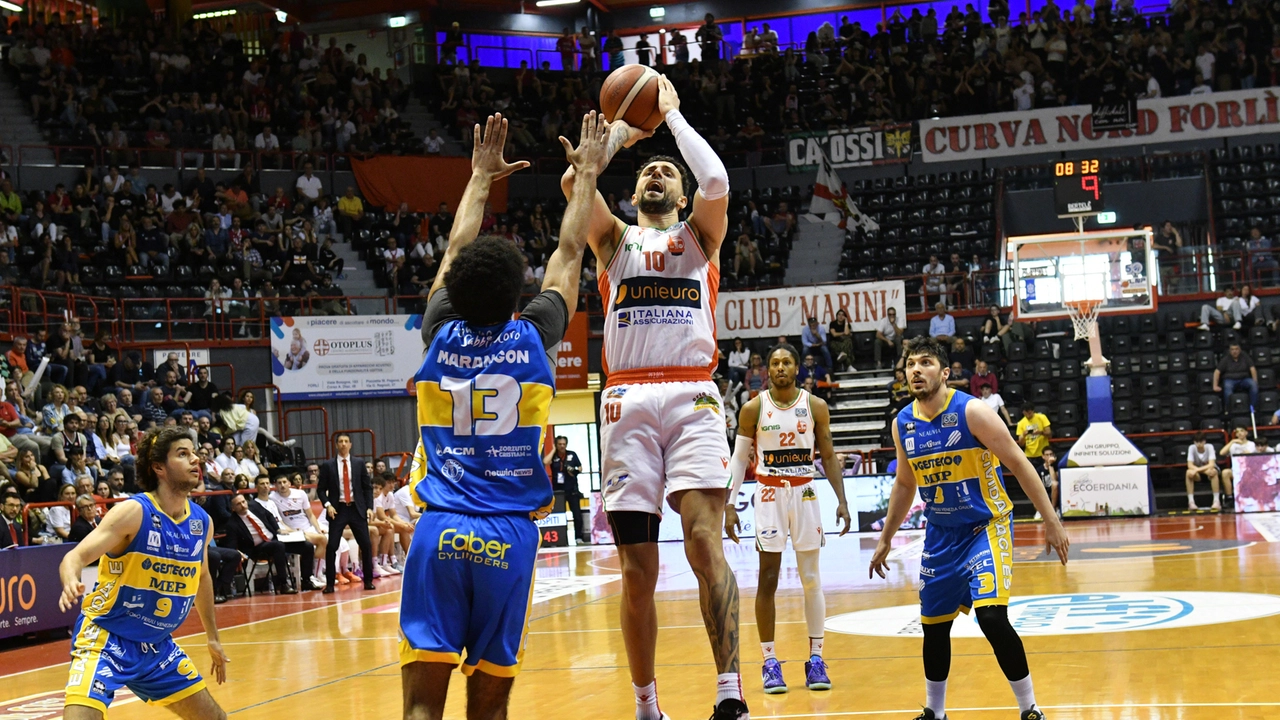 Forlì basket col brivido, ma fa sua gara 5 con Cividale e vola in semifinale playoff