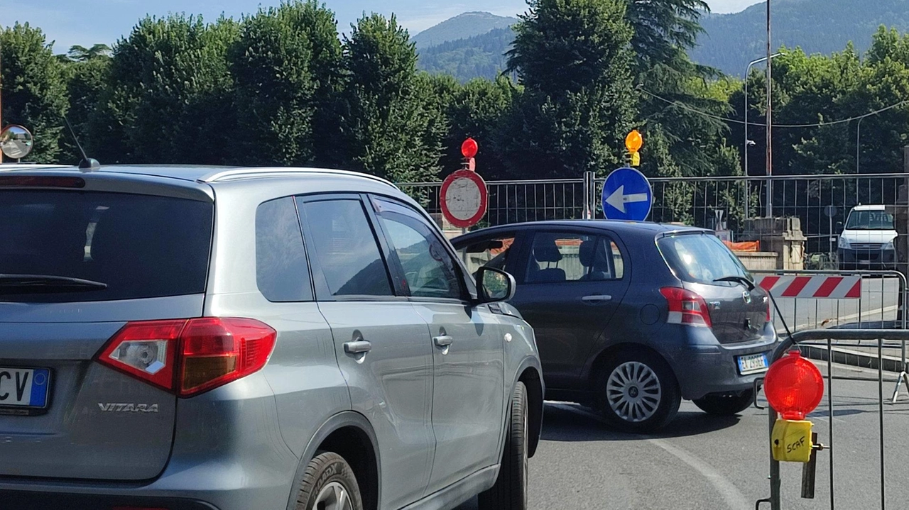 Una immagine del Ponte alla Vittoria che sarà chiuso al transito fino ai primi di settembre per un intervento di manutenzione straordinaria finanziato con i fondi del Pnrr Una immagine del Ponte alla Vittoria che sarà chiuso al transito fino ai primi di settembre per un intervento di manutenzione straordinaria finanziato con i fondi del Pnrr