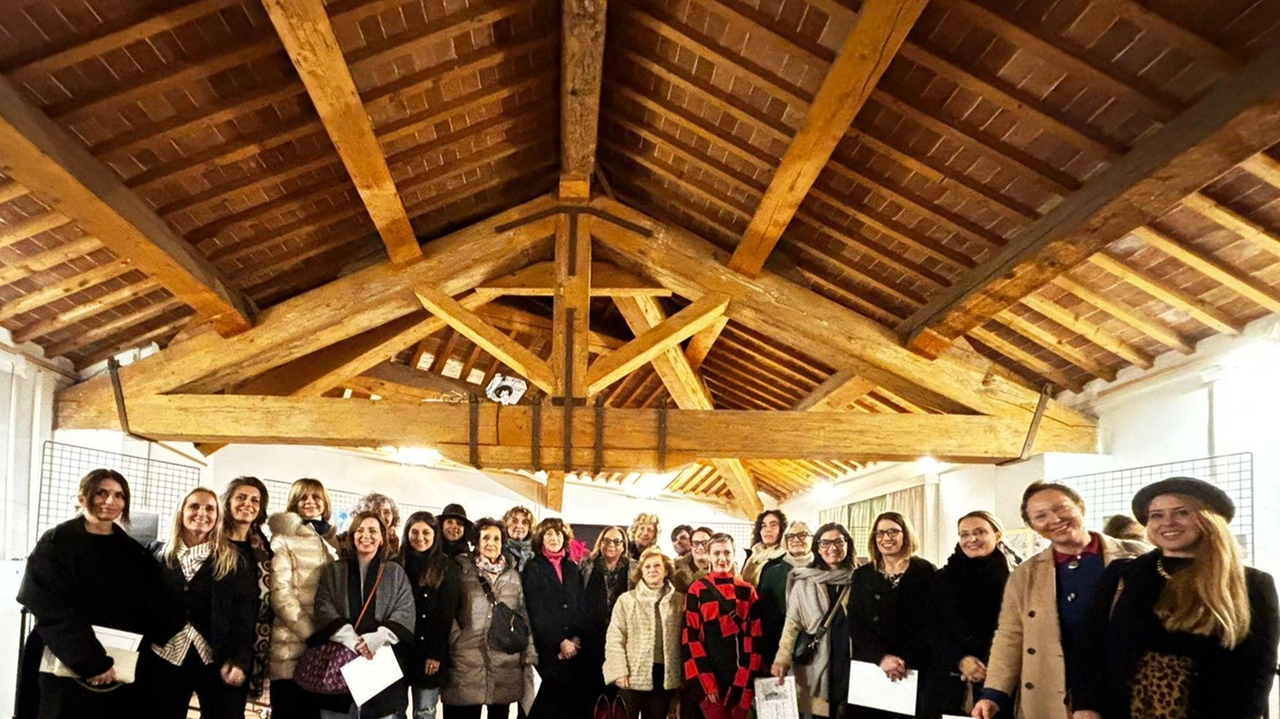 L’inaugurazione alla “Santa Croce“con il questore Giobbi e il dirigente dell’anticrimine Russo L’inaugurazione alla “Santa Croce“con il questore Giobbi e il dirigente dell’anticrimine Russo
