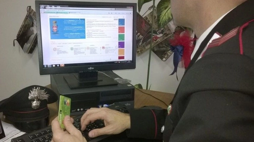 I Carabinieri stanano i truffatori del web I Carabinieri stanano i truffatori del web
