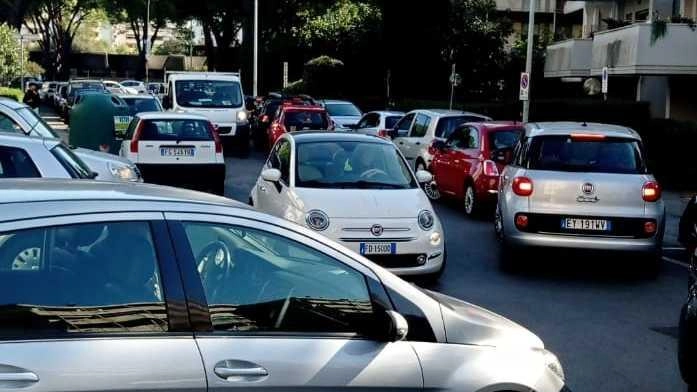 Gli ingorghi si verificano soprattutto all’entrata e uscita dalle scuole Gli ingorghi si verificano soprattutto all’entrata e uscita dalle scuole