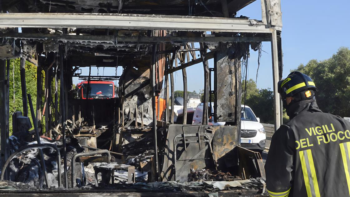 bus in fiamme sull aurelia traffico in tilt da Lanazione.it bus in fiamme sull aurelia traffico in tilt