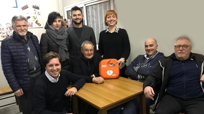 L’inaugurazione di un defibrillatore al Circolo Arci ’Il Groppo’ a Tresana L’inaugurazione di un defibrillatore al Circolo Arci ’Il Groppo’ a Tresana
