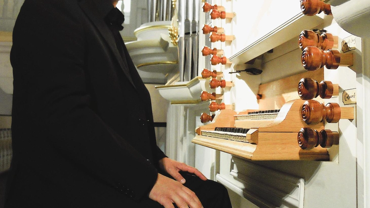 L’organista friulano Beppino Delle Vedove suonerà in piazza Brin
