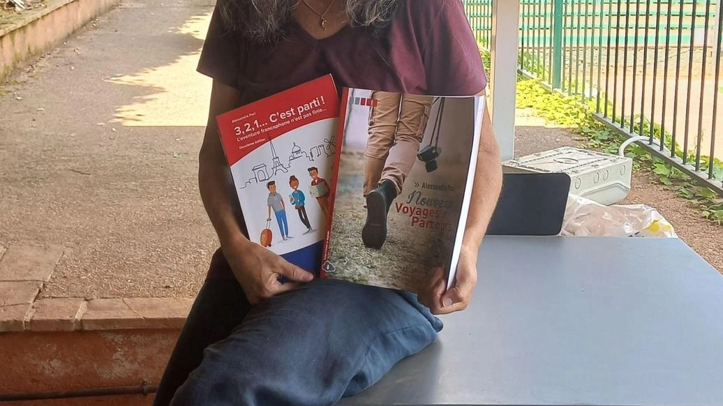 La professoressa Alessandra Paci, autrice di libri di testo, spiega come veicolare valori e stili di vita attuali attraverso la lingua. I libri restano essenziali nonostante le tecnologie. La professoressa Alessandra Paci, autrice di libri di testo, spiega come veicolare valori e stili di vita attuali attraverso la lingua. I libri restano essenziali nonostante le tecnologie.