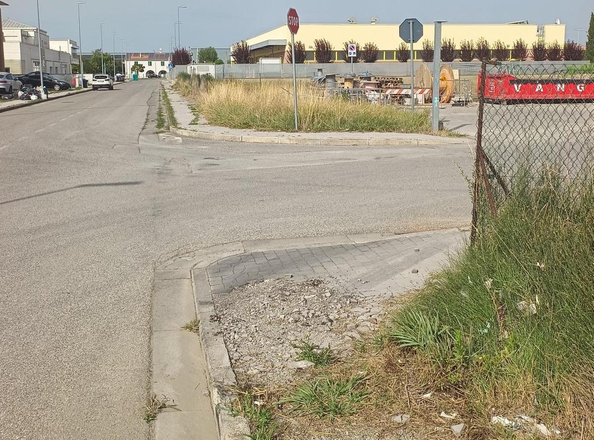 https://www.lanazione.it/image-service/view/acePublic/alias/contentid/Nzg5NDE5NmUtYmY5Ni00/0/pd-la-zona-industriale-non-deve-diventare-terra-di-nessuno.jpeg?f=1.90:1&w=1200