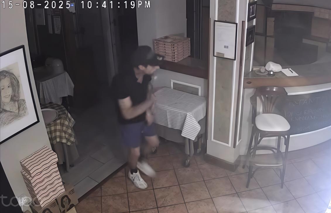 Furto e danni al ristorante. La titolare: tolleranza zero