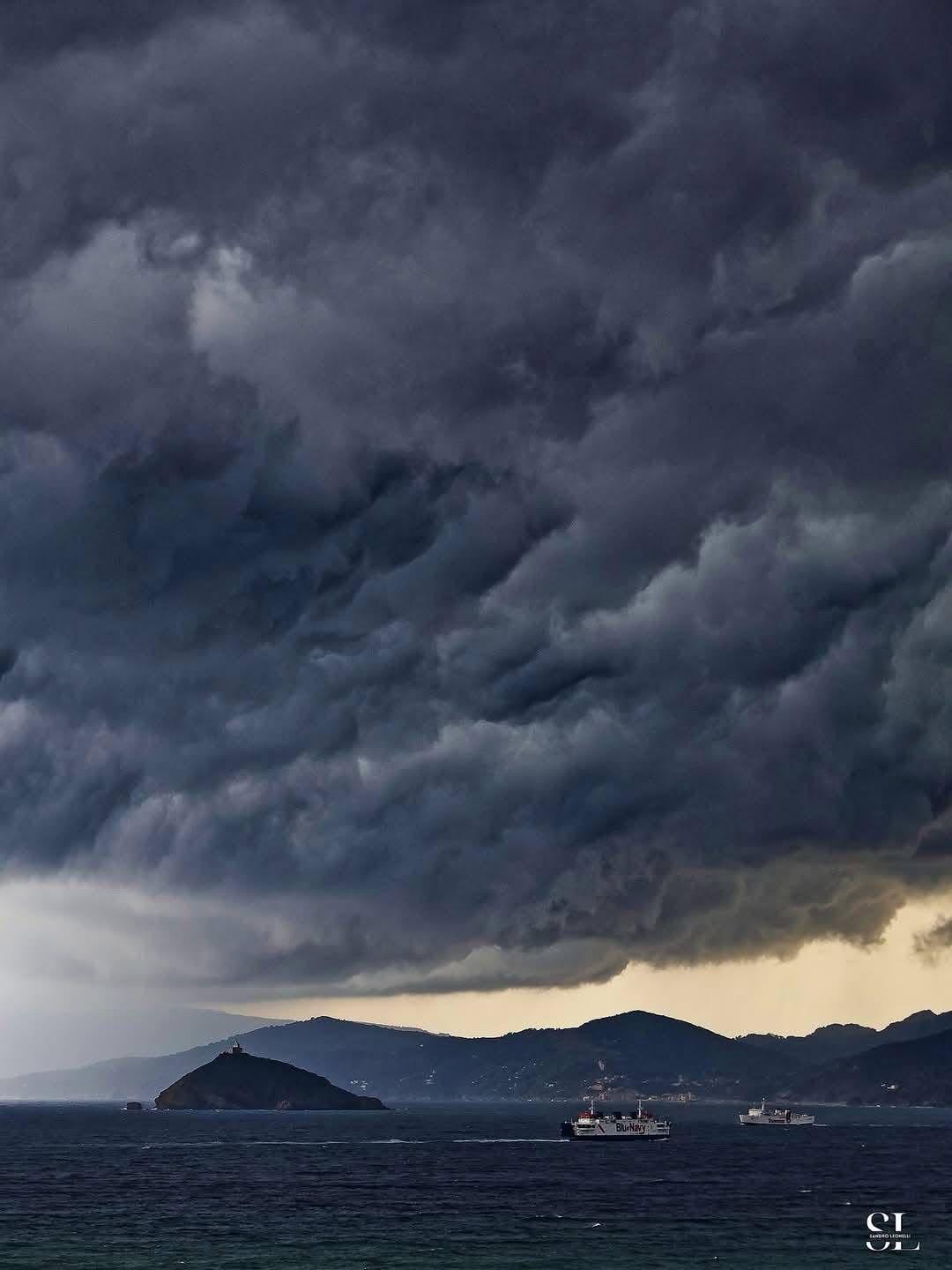 maltempo in toscana ancora rischio di temporali forti allerta gialla per giovedì 22