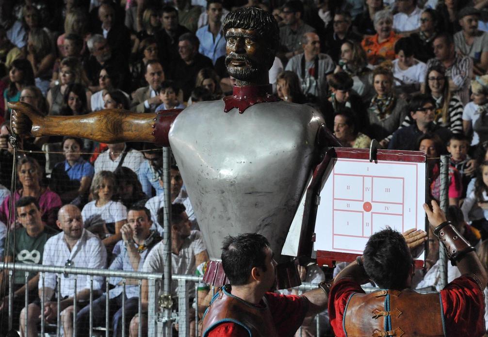https://www.lanazione.it/image-service/view/acePublic/alias/contentid/NzgwNTgzMWYtNjMxOC00/0/la-sfida-della-sicurezza-bertini-cartellino-rosso-a-chi-non-rispetta-la-festa.jpeg