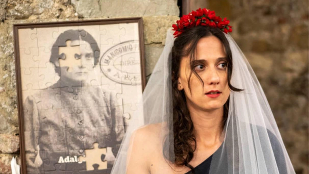 Tovaglia a Quadri dal Castello di Sorci al palco con la versione teatrale in scena per la Stagione 2025 del...