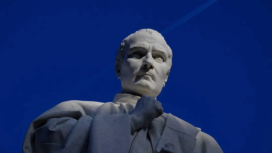 Il movimento "Per Lucca e i suoi paesi" deporrà una corona in piazza San Michele per il 22° anno consecutivo, ribadendo il rifiuto della Festa della Toscana e difendendo l'identità repubblicana di Lucca. Il movimento "Per Lucca e i suoi paesi" deporrà una corona in piazza San Michele per il 22° anno consecutivo, ribadendo il rifiuto della Festa della Toscana e difendendo l'identità repubblicana di Lucca.